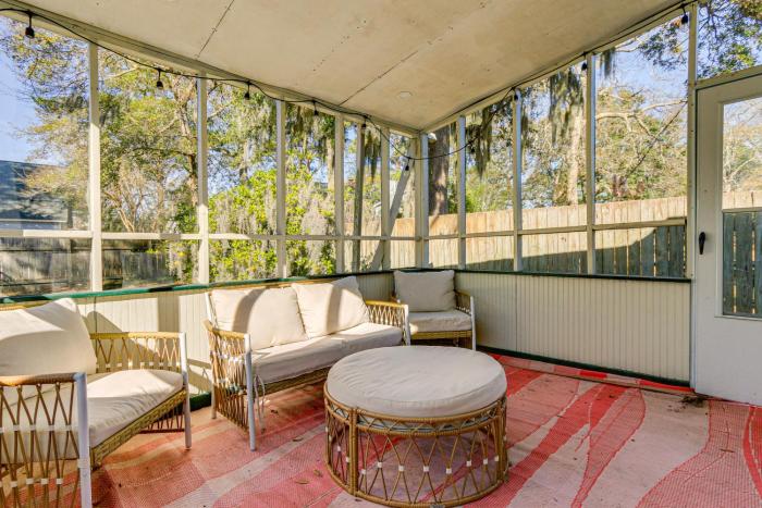 Dogs Welcome! Savannah Escape w Fenced-In Yard