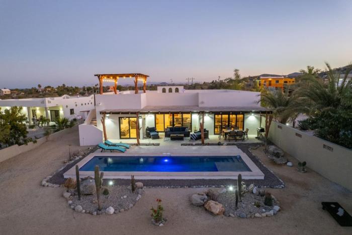 Tranquil 3BR Home, Pool, Rooftop