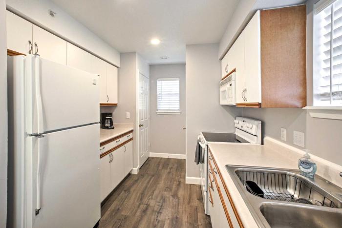 2 Units at Holiday Hills Resort w Pools & Hot Tub