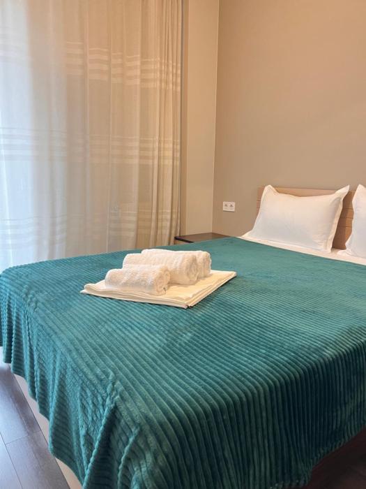 Modern Apartment with City View and Free Parking