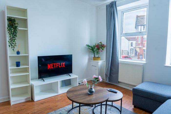 Charity Suite I Modern Barry Apartment I Near Town Centre, Barry Island & Gavin & Stacey Pub I Wi-Fi & Easy Cardiff Access I Parking