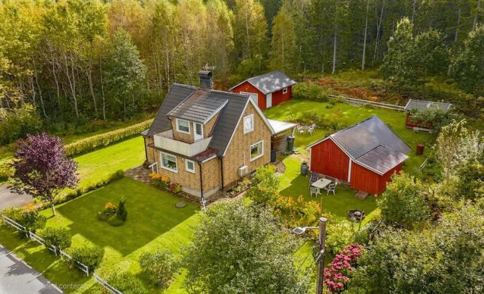 Cozy home in woods near Immeln with fireplace & BBQ