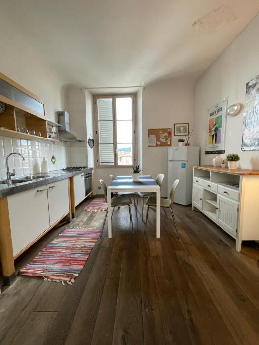 Bright & Central Apartment