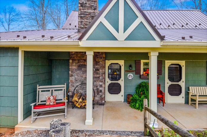 Cottage at the Lake - Waterfront lake-view home with dock, fireplace, pool table, kayaks, & firepit