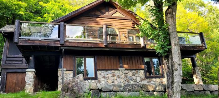 Lake views, spa, king bed, Golf Club amenities