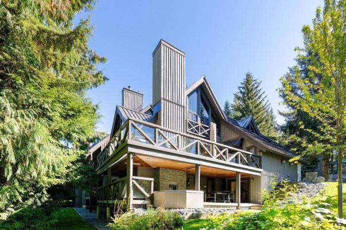 Luxury Ski-in Ski-out home on Blackcomb