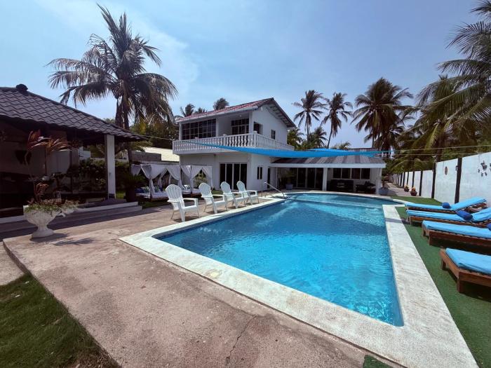 Kassamigos Beach House Beach Front