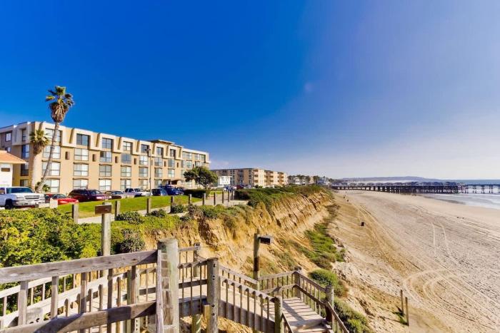 Beach View Condo in the heart of Pacific Beach!