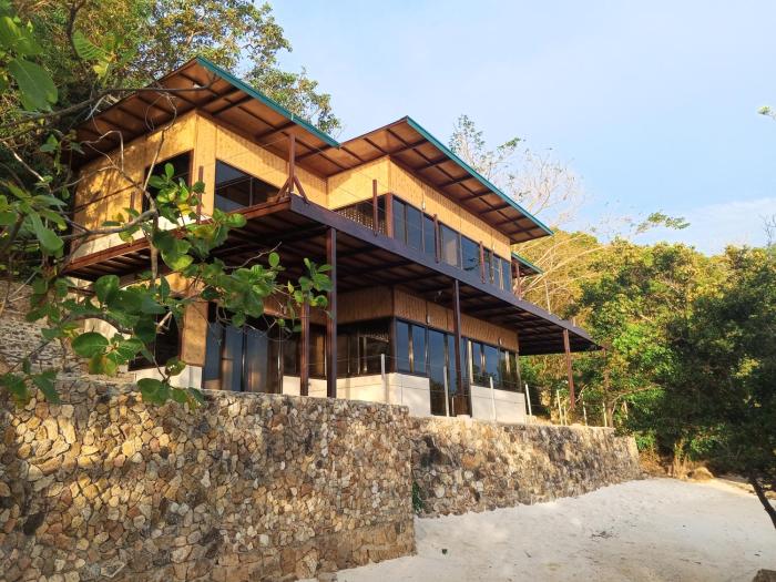 Sand Island Beach and Dive Resort