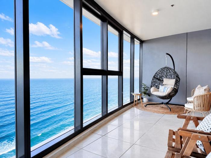 Gold Coast Retreat 3BR 2BA Sofa Bed Free Parking