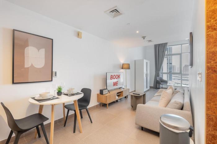 Free housekeeping visits during your stay - StayShort Bright & Cozy Studio in the Heart of Business Bay