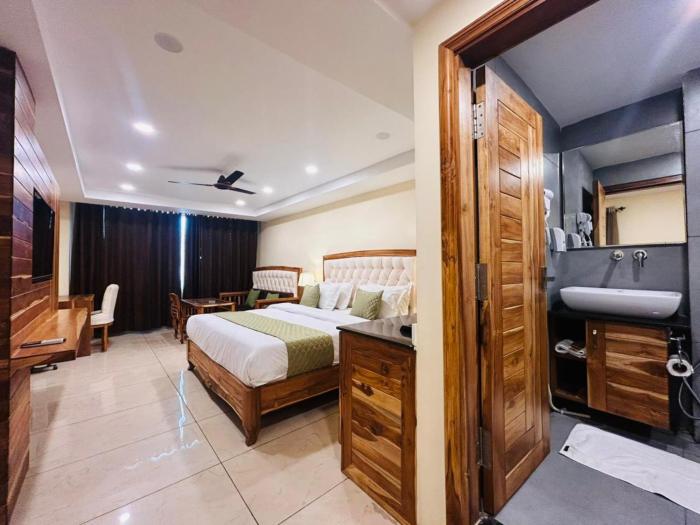Stay With Woods Hills