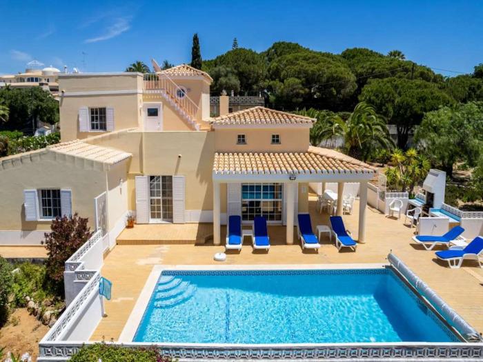 Spacious Carvoeiro Villa Casa Jemb 3 Bedrooms Great Pool Area