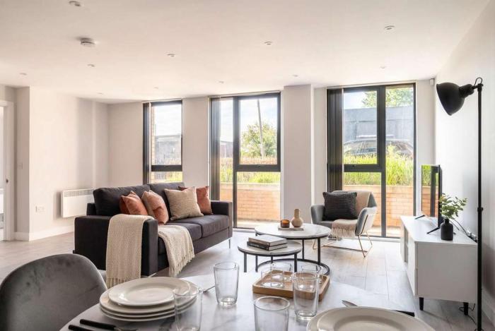 Modern 3 Bedroom Manchester Apartment