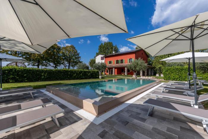 Pozzolino Prestige Villa, pool near Lake Garda