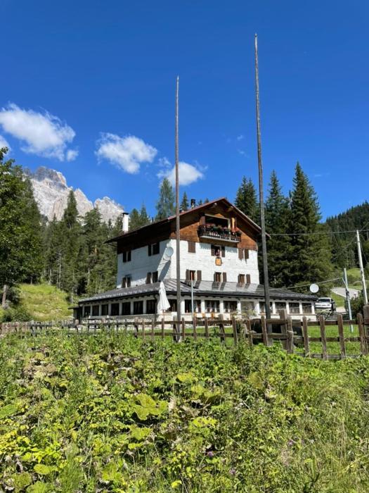 Chalet Cortina for families & friends