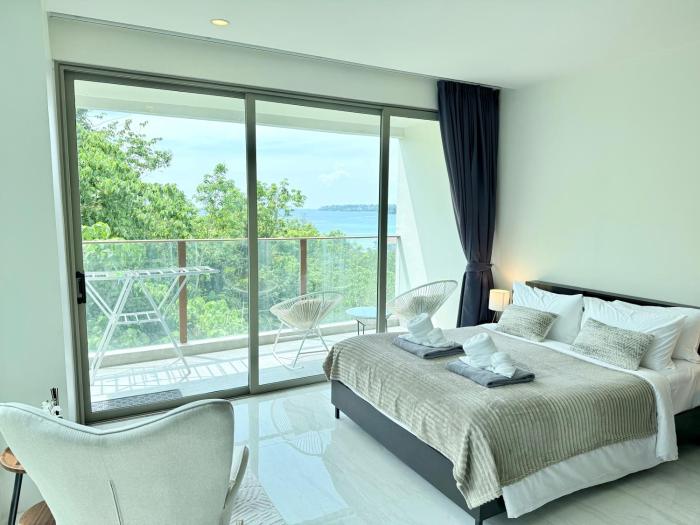 Work & Relax Retreat Seaview Beachside Living by Renttini