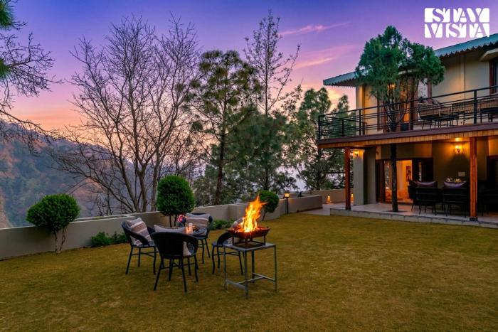 StayVistas Cedar Crest - 4BHK Pet-Friendly Valley-View Villa