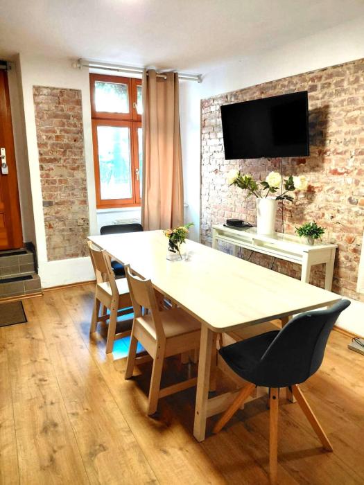 Spacious apartment in the historic center of Berlin Separate entrance