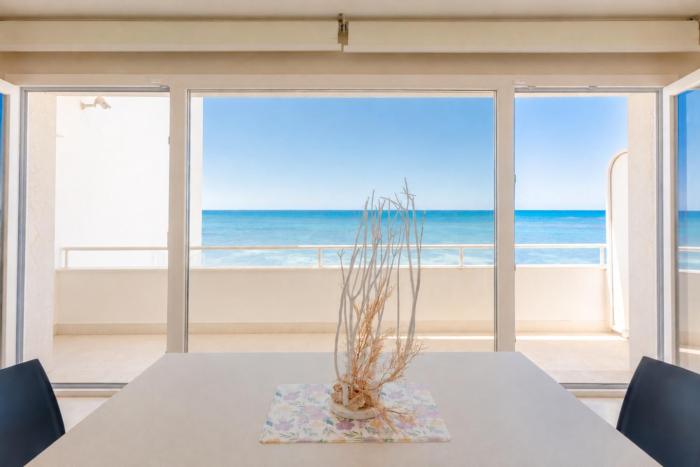 Torre Pali Beachside Retreat