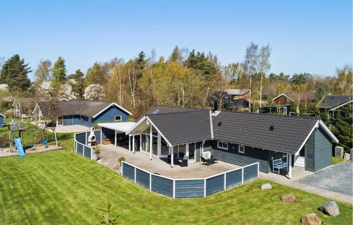 Four-Bedroom Holiday Home In Vaggerlose