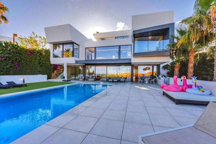 Luxurious Holiday House with Private Pool in Palma