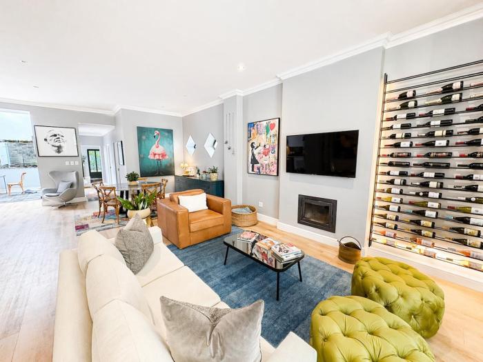 Modern Victorian Apartment off Kloof St