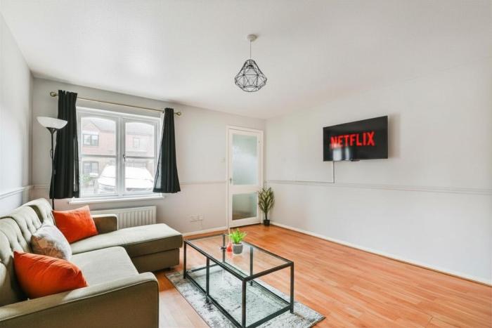 Private Modern Home - Near Stratford - Free Parking & Private Garden