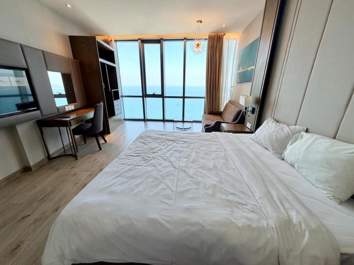 Oceanfront Panorama Nha Trang Studio Sunrise View