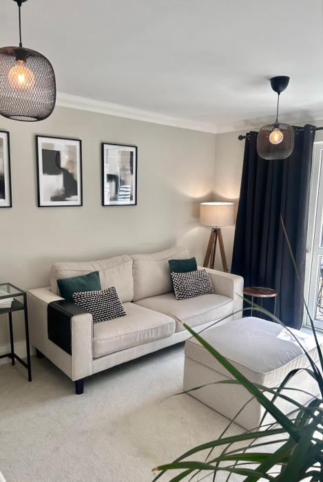 Brand New 2 Bed House - Sleeps 4 - Free Parking - Near HS2 & Drayton Manor