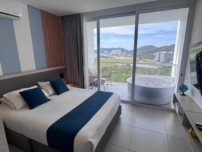 Suite con Jacuzzi y vista al mar piso 14