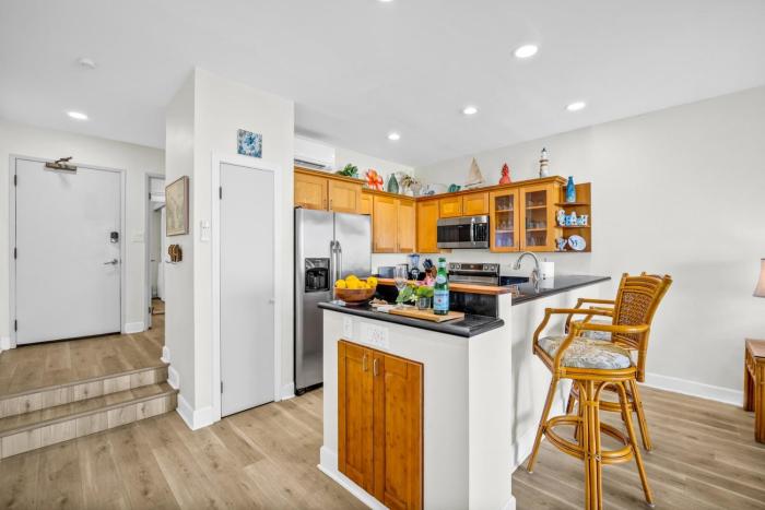 Napili Point Villas Oceanfront 5 BR Sleeps 16 Complimentary Car with 6 Nights NAP ML-3899 by KBM