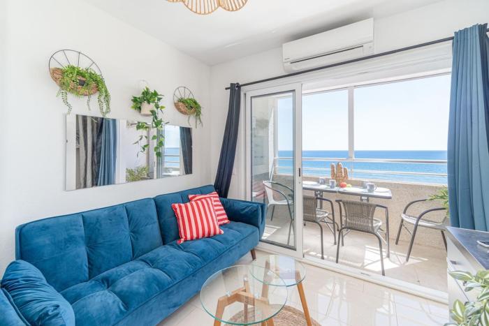 Beachfront Cozy appartment with Sea Views
