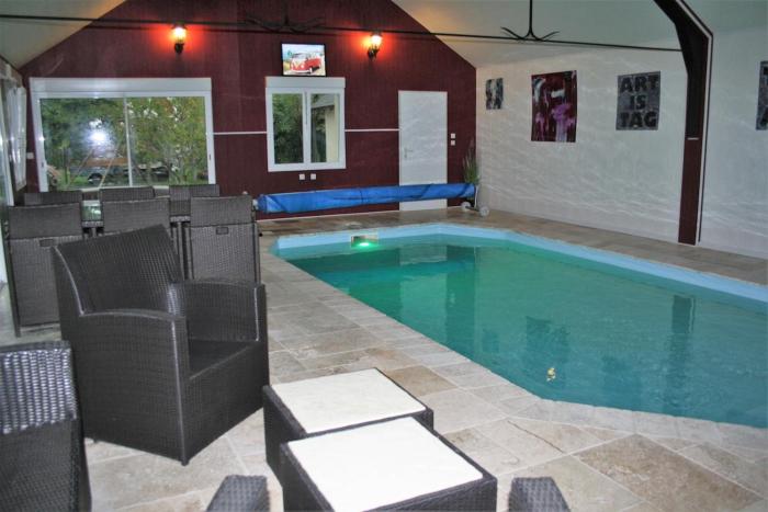 maison dhôtes Le Castanéen piscine intérieure