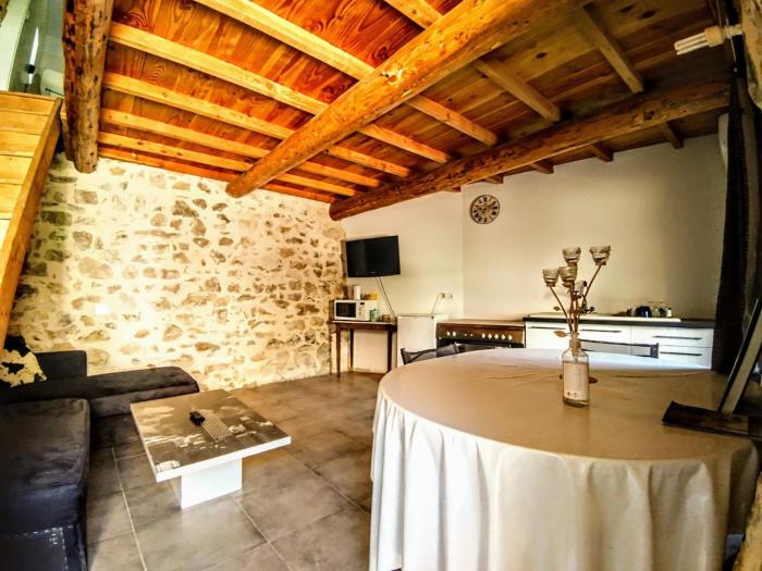 Gîte 1 à 6 pers air conditioné in Lussan La Mordorée