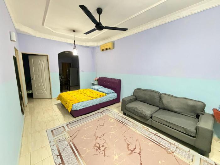 Aenis Homestay Near Seri Iskandar