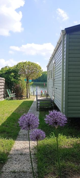 Twee slaapkamer stacaravan met vissteiger