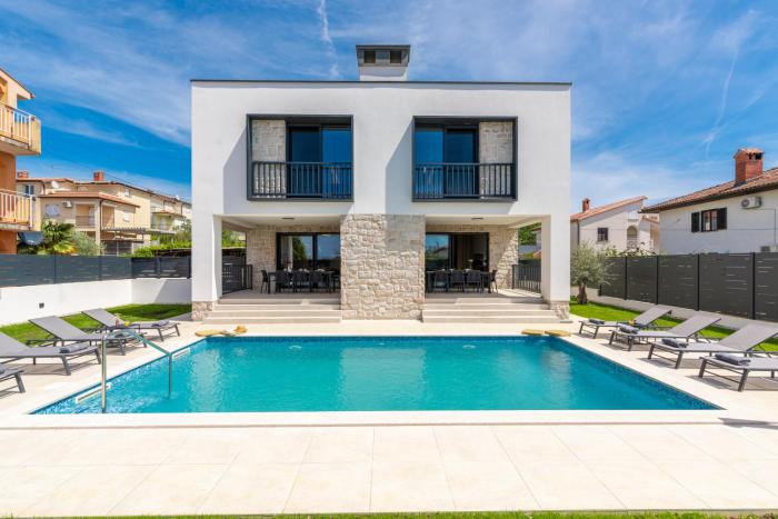 Apartments Golden Olive with shared pool