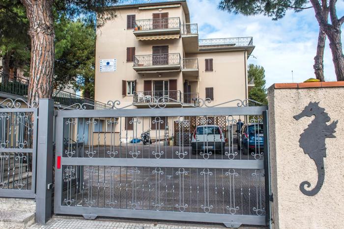 M349 - Marcelli, trilocale con terrazzo a 200mt dal mare