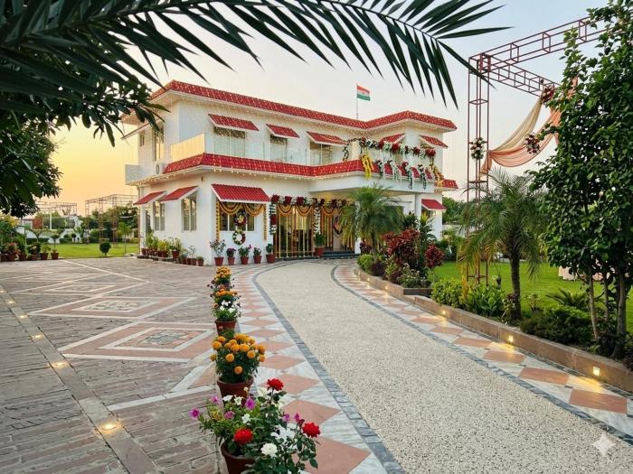 royal palace and resort