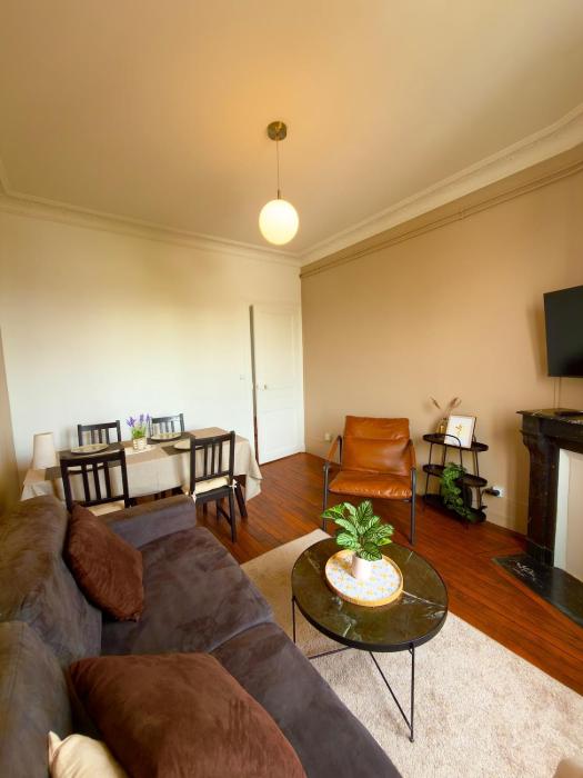 Charming apartment full of character near to Paris