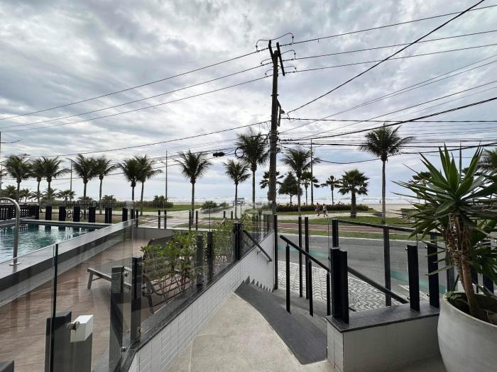 Litoral com Conforto: Vista Mar e Brisa Leve