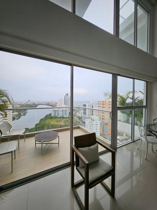 Duplex de Lujo nuevo con vista increible al centro y la playa