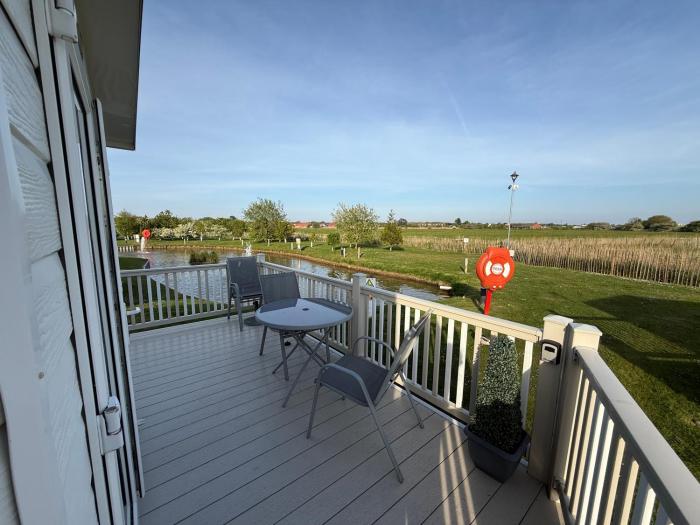 Meadow Lakes 10 - Golden Palm Resort - Meadow Lakes Caravan Hire