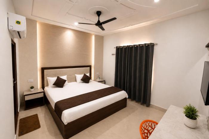 Hotel SSD - A Budget Friendly Hotel #Near Prem Mandir #Lift #Ac Rooms #Near Gol Chowk