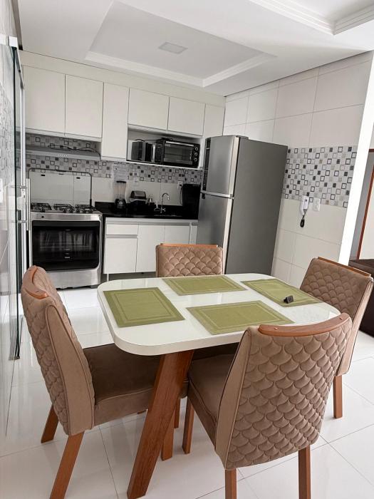 Casa Aconchegante 3-4 quartos com ar condicionado e garagem