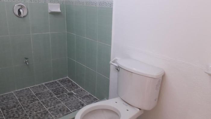RECAMARA INDEPENDIENTE Con CAMA MATRIMONIAL AIRE ACONDICIONADO Y BAÑO EXCLUSIVO