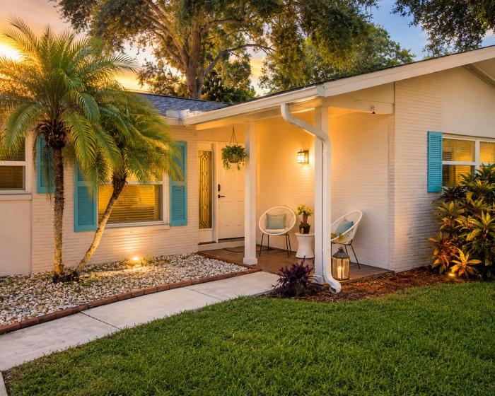 Beach House Minutes From the Ocean