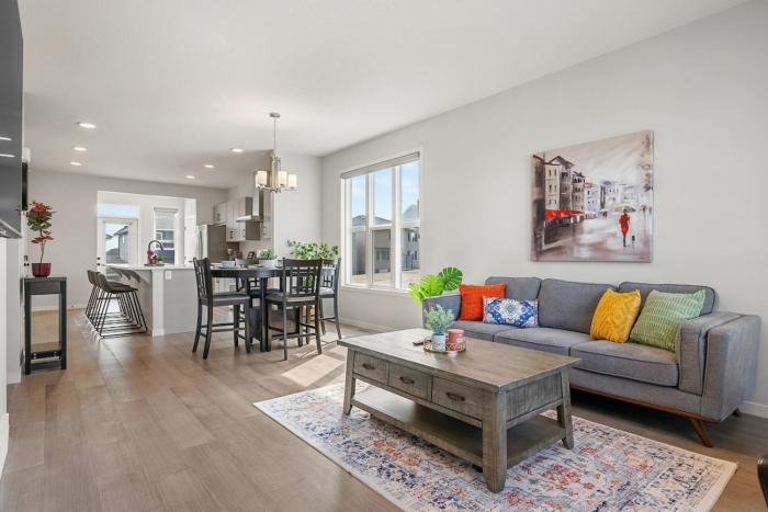 The Emerald - 3BR with King Beds, Banff Pass, AC
