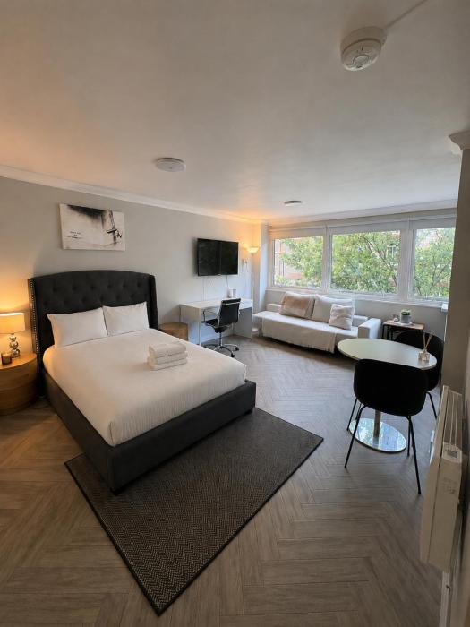 Bright Fitzrovia Studio Nr Oxford St Sleeps 4 W1T